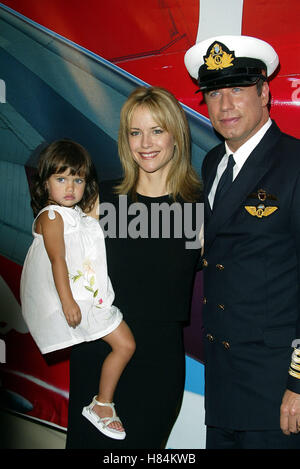 JOHN TRAVOLTA ET KELLY PRESTON QANTAS AMBASSADEUR EXTRAORDINAIRE DE L'AÉROPORT DE LOS ANGELES LOS ANGELES USA 24 Juin 2002 Banque D'Images