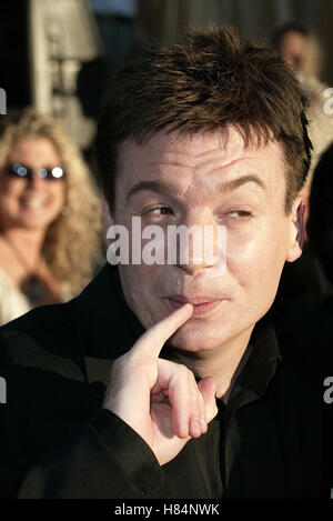 MIKE MYERS Austin Powers in Goldmember PREMIERE UNIVERSAL AMPHITHEATRE UNIVERSAL CITY LA USA 22 Juillet 2002 Banque D'Images