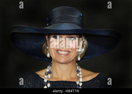 Auckland, Nouvelle-Zélande. 09Th Nov, 2016. Auckland, 09-11-2016 La Reine Máxima (téléphone) Dernier jour de la visite d'Etat de S.M. le Roi Willem-Alexander et SA MAJESTÉ LA REINE Máxima de Nouvelle-zélande PRE/Albert/NETHERLANDSOUT Nieboer/Point de vue - PAS DE SERVICE DE FIL - Crédit : dpa/Alamy Live News Banque D'Images