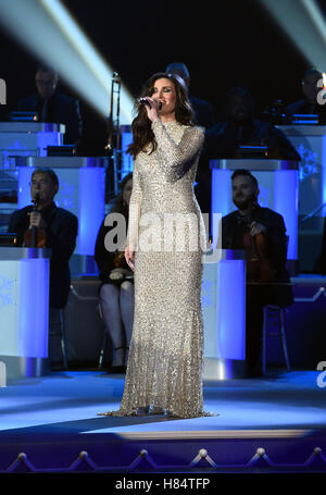 Nashville, Tennessee, USA. Nov 9, 2016. Idina Menzel. CMA 2016 Pays de Noël organisée à La Grand Ole Opry House. Crédit photo : Laura Farr/AdMedia Crédit : Laura Farr/AdMedia/ZUMA/Alamy Fil Live News Banque D'Images