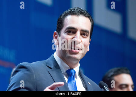 Las Vegas, USA. 05Th Nov, 2016. Rubin Kihuen parle de supports, comme le nouveau représentant du Nevada le 8 novembre 2016 au soir des élections, à l'Aria de Las Vegas, NV. Crédit : l'accès Photo/Alamy Live News Banque D'Images