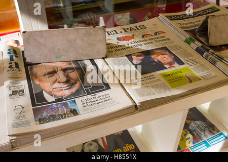 Barcelone, Espagne. 10 Nov, 2016. La victoire de l'DonaldTrump 2016 élections présidentielles américaines, documenté sur la couverture de la presse espagnole, Barcelone, novembre 2016. Credit : deadlyphoto.com/Alamy Live News Banque D'Images