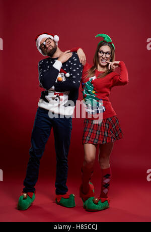 Drôle de couple dans le temps de Noël Banque D'Images