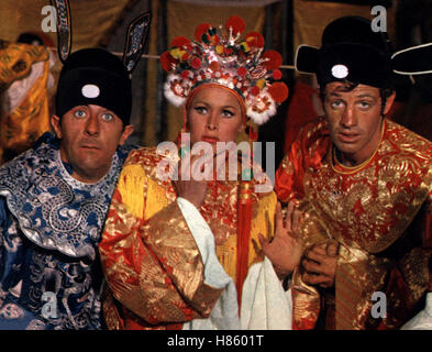 Die tollen Abenteuer des Monsieur L., (LES TRIBULATIONS D'UN CHINOIS EN CHINE) F-IT 1965, Regie : Philippe de Broca, Jean Rochefort, Ursula Andress, JEAN-PAUL BELMONDO, Ausdruck : Kostüm Karneval Fasching,,, Kopfputz Banque D'Images