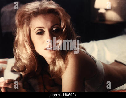 Belle de jour - Schöne des tages, (BELLE DE JOUR) F 1966, Régie : Luis Bunuel, Catherine DENEUVE Banque D'Images