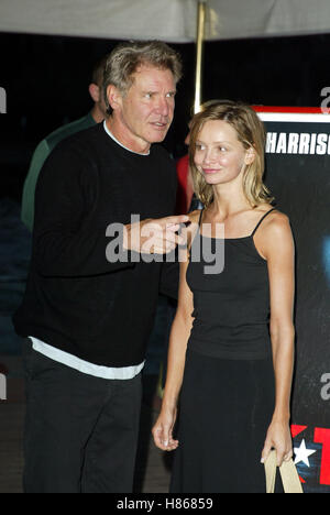 HARRISON FORD & CALISTA ARRIVENT À FILM FESTIVAL FESTIVAL DU FILM DE VENISE Venise ITALIE 31 Août 2002 Banque D'Images