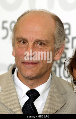 JOHN MALKOVICH DANCER HAUT PHOTOCALL FESTIVAL DU FILM DE VENISE Venise ITALIE 07 Septembre 2002 Banque D'Images