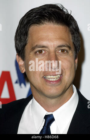 RAY ROMANO 15E CAROUSEL OF HOPE BALL Beverly Hilton Hotel BEVERLY HILLS LA USA 15 Octobre 2002 Banque D'Images