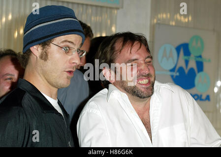 MATT Stone et Trey Parker Parti HOILDAY MOTOROLA 2002 HOLLYWOOD LOS ANGELES USA 05 décembre 2002 Banque D'Images