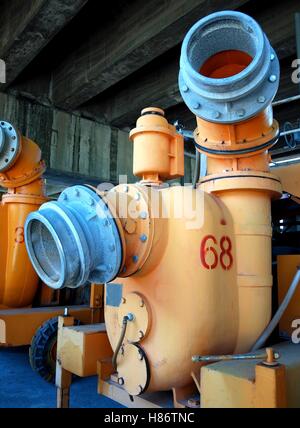 Grandes pompes et machines pour la collecte des eaux usées Banque D'Images