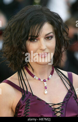 MONICA BELLUCCI ASSISTE À L'PREMIER MINISTRE DE MATRIX RELOADED FESTIVAL DU FILM DE CANNES 2003 CANNES FRANCE 15 Mai 2003 Banque D'Images