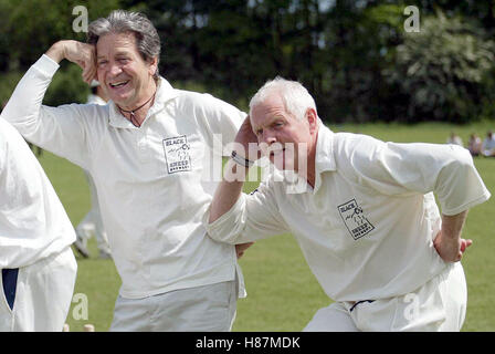 PATRICK MOWER & CHRIS CHITTELL CRICKET ANGLETERRE MALTON CHARITÉ 25 Mai 2003 Banque D'Images