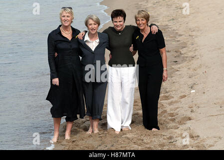 CHRIS HARPER Helen Mirren JULIE WALTERS & ANNIE CLARKE FESTIVAL DE CANNES 16 Mai 2003 Banque D'Images