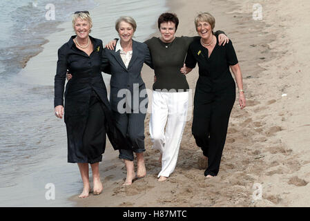 CHRIS HARPER Helen Mirren JULIE WALTERS & ANNIE CLARKE FESTIVAL DE CANNES 16 Mai 2003 Banque D'Images