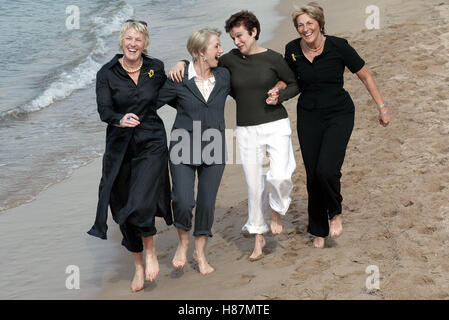 CHRIS HARPER Helen Mirren JULIE WALTERS & ANNIE CLARKE FESTIVAL DE CANNES 16 Mai 2003 Banque D'Images