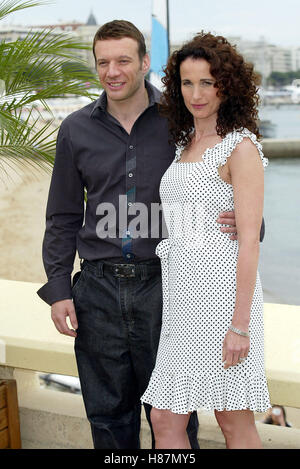 SAMUEL LE BIHAN & ANDIE MACDOWELL FESTIVAL DU FILM DE CANNES CANNES FRANCE 17 Mai 2003 Banque D'Images