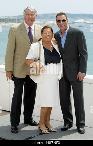 JEAN-CLAUDE VAN DAMME & PARENTS FESTIVAL DU FILM DE CANNES CANNES FRANCE 18 Mai 2003 Banque D'Images