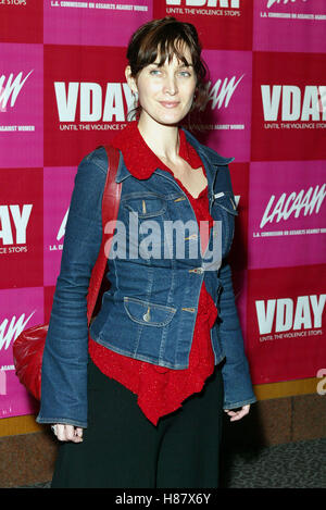 CARRIE-ANNE MOSS V-DAY 2003 BÉNÉFICIER DE LA DIRECTORS GUILD OF AMERICA LA HOLLYWOOD USA 24 Février 2003 Banque D'Images
