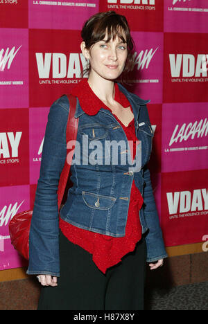 CARRIE-ANNE MOSS V-DAY 2003 BÉNÉFICIER DE LA DIRECTORS GUILD OF AMERICA LA HOLLYWOOD USA 24 Février 2003 Banque D'Images