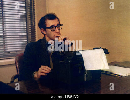 Der Strohmann, (L'AVANT) USA 1976, Regie : Martin Ritt, Woody Allen, Ausdruck : Schreibmaschine, brille, Papier, Autor, Schriftsteller Banque D'Images