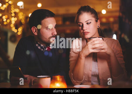 Triste couple having a conflits et problèmes de rapport Banque D'Images