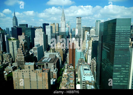 New York, États-Unis. Le 26 août 2016. New York City Manhattan Midtown vue panoramique aérienne avec des gratte-ciel et ciel bleu en Banque D'Images
