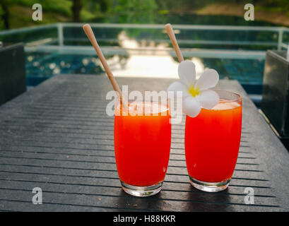 Deux verres de jus d'orange, de désintoxication, l'alimentation Banque D'Images
