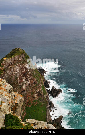 Afrique du Sud : océan houleux et météo à Cape Point, un promontoire à l'angle sud-est de la péninsule du Cap Banque D'Images