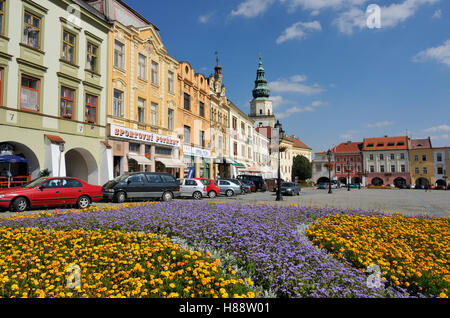 Maisons et tour du Palais de l'archevêque, Grand Place, Velke namesti, à Kromeriz, République Tchèque, Europe Banque D'Images