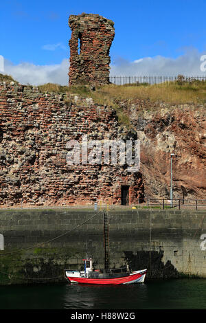 Dunbar Harbour Marina quay et château d'East Lothian en Écosse [PT] Banque D'Images