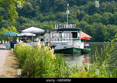 Café et restaurant sur le navire Thétis sur la rivière Ruhr, Essen, Rhénanie du Nord-Westphalie, région de la Ruhr Banque D'Images