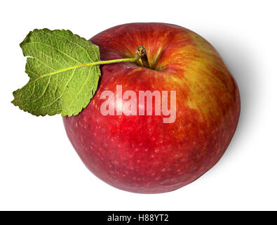 Pomme mûre rouge avec feuille verte Vue de dessus isolé sur fond blanc Banque D'Images