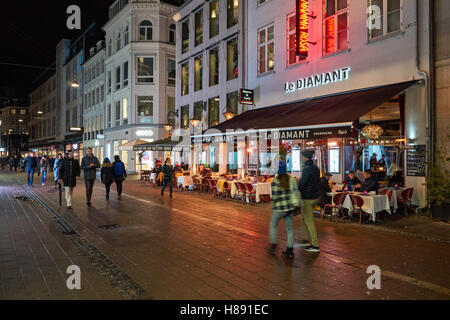 La rue commerçante Stroget la nuit, Copenhague, Danemark Banque D'Images