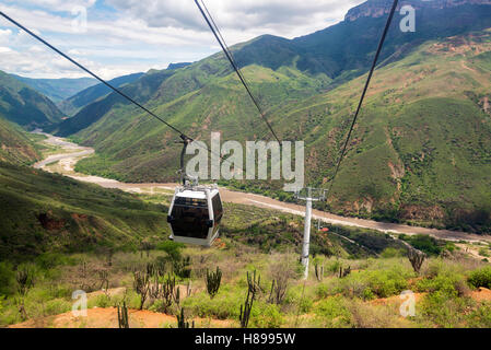 Aerial Tram dans un magnifique Canyon Chicamocha dans Santander, Colombie Banque D'Images