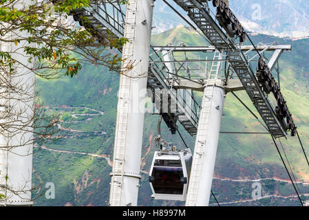 Vue rapprochée d'un téléphérique en Canyon Chicamocha près de Bucaramanga, Colombie Banque D'Images