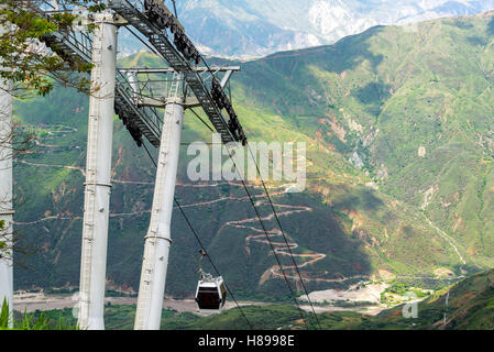 Aerial Tram en vue de Canyon Chicamocha à Santander, la Colombie à l'arrière-plan Banque D'Images