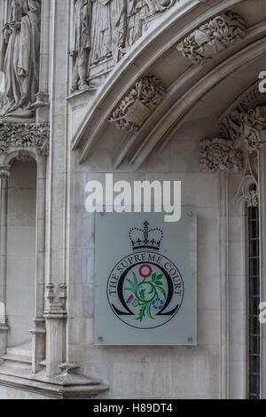 Londres, Royaume-Uni. 8 novembre, 2016. Une affiche à l'extérieur de la Cour Suprême du Royaume-Uni. Banque D'Images