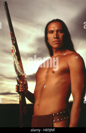 Crazy Horse (cheval fou) USA 1996, Regie : John Irvin, Michael Greyeyes, Ausdruck : Gewehr, Indianer Banque D'Images