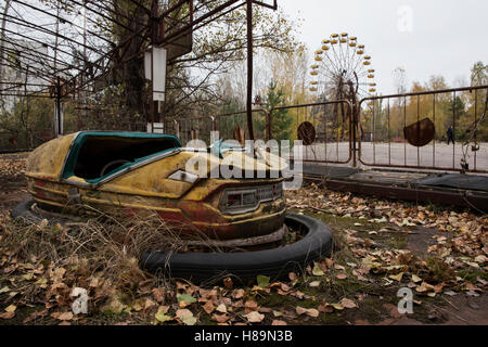 Le parc d'attractions abandonné dans la ville fantôme Pripiat après la catastrophe de Tchernobyl de 1986. Pripyat, zone d'exclusion de Tchernobyl, l'Ukraine Banque D'Images