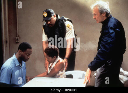 Ein wahres Verbrechen, (true crime) USA 1998, Regie : Clint Eastwood, ISAIAH WASHINGTON li ; CLINT EASTWOOD re ; Ausdruck : Polizist, uniforme Banque D'Images