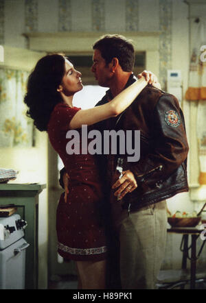 La fréquence, (fréquence) USA 2000, Regie : Gregory Hoblit, ELIZABETH MITCHELL, Dennis Quaid, Ausdruck : Paar, Umarmung Banque D'Images