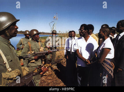 Lumumba (LUMUMBA) F-BEL-D-HAI 2000, Regie : Raoul Peck, ERIQ EBOUANEY, MARIAM KABA (re), clé : Soldaten, Waffen, Gewehr Banque D'Images