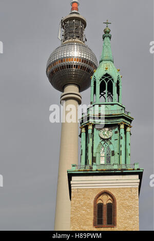 Vue de la tour de télévision ou Telecafè et St Mary's Church, dans le centre de Berlin, Allemagne Banque D'Images