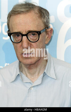 WOODY ALLEN N'IMPORTE QUOI D'AUTRE PHOTOCALL 60ème FESTIVAL DU FILM DE VENISE ITALIE 27 Août 2003 Banque D'Images