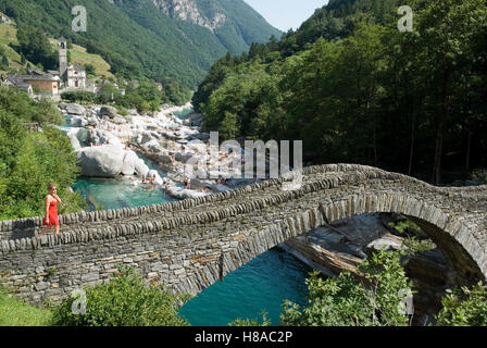Pont Romain Ponte dei Salti Lavertezzo dans, Tessin, Suisse, Europe Banque D'Images