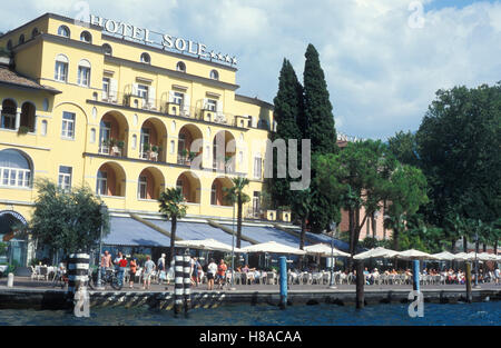 Hotel Sole, au bord de l'eau à Riva, le lac de Garde, Italie, Europe Banque D'Images