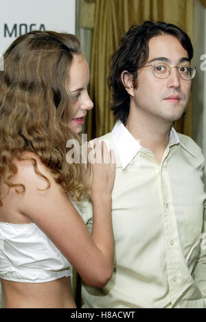 BIJOU PHILLIPS & SEAN LENNON MOCA AWARD FOR DISTINGUISHED W Regent Beverly Wilshire Hotel LOS ANGELES LA USA 25 Septembre 2 Banque D'Images