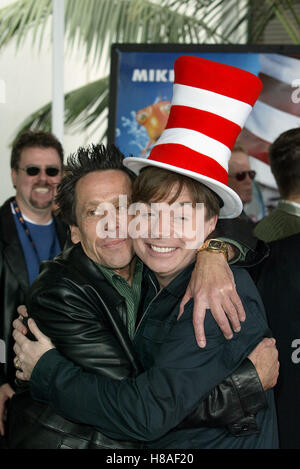 BRIAN GRAZER & Mike MYERS DR. SEUSS' THE CAT IN THE HAT CITYWALK UNIVERSAL STUDIOS LA USA 09 novembre 2003 Banque D'Images