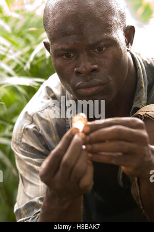 Blood Diamond, (Blood Diamond) USA 2006, Regie : Edward Zwick, Djimon Hounsou, clé : Diamant, Edelstein, , Verleih : WB Banque D'Images