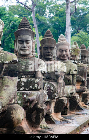 Dévas statues, Pont à Angkor Thom, Angkor, Siem Reap, Cambodge, Banque D'Images